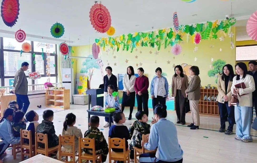 范晓杰带领省市区三级政协委员调研组围绕深入推进托幼一体化开展调研